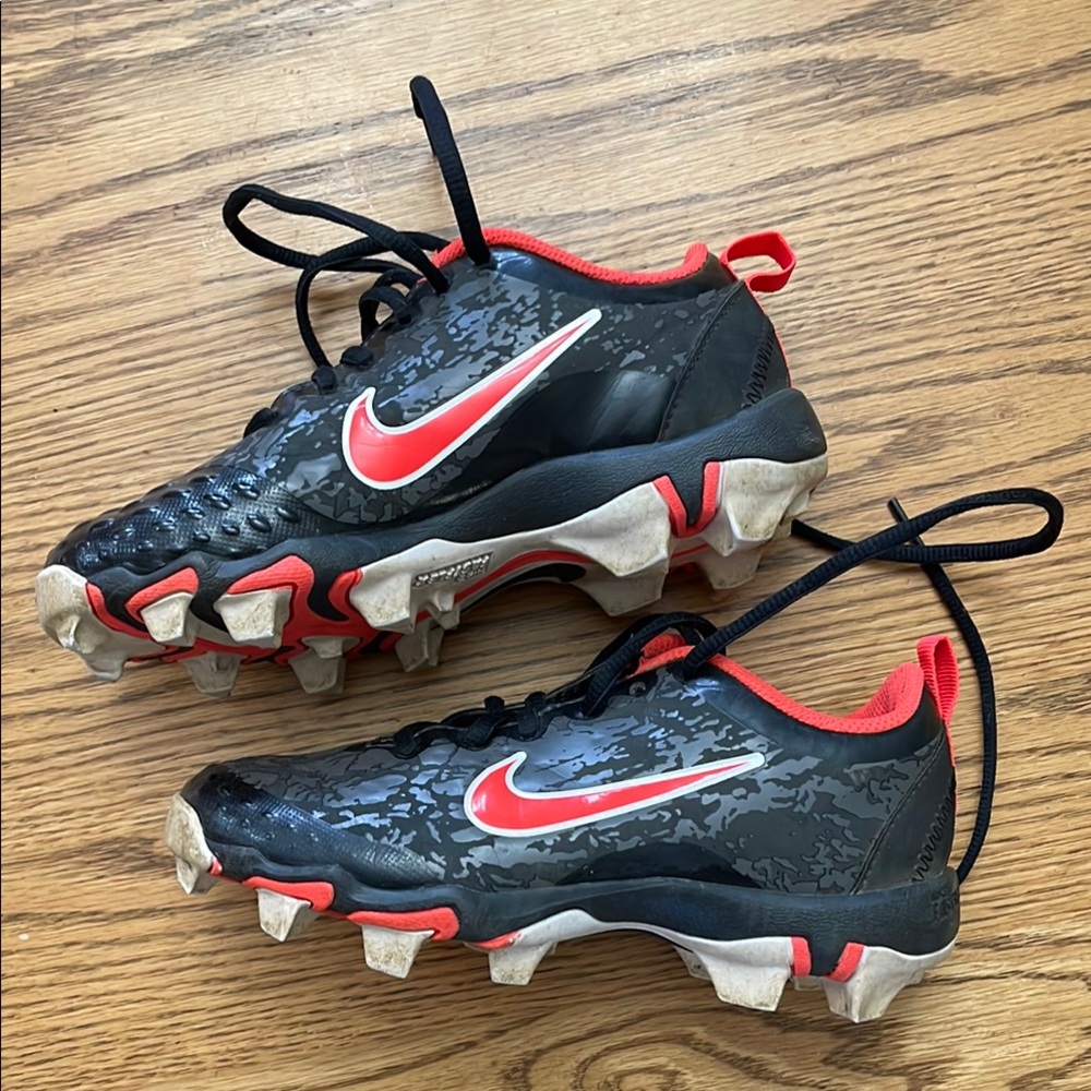 Nike Kids Black and Red baseball cleats